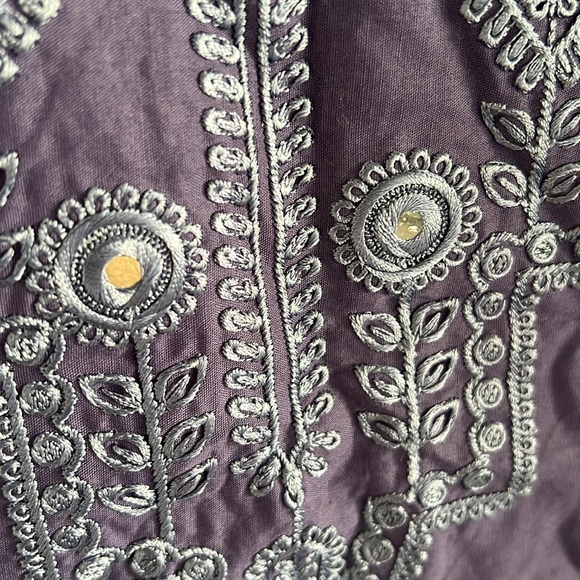 Ethnic outfitters women kurta - Picture 2 of 3
